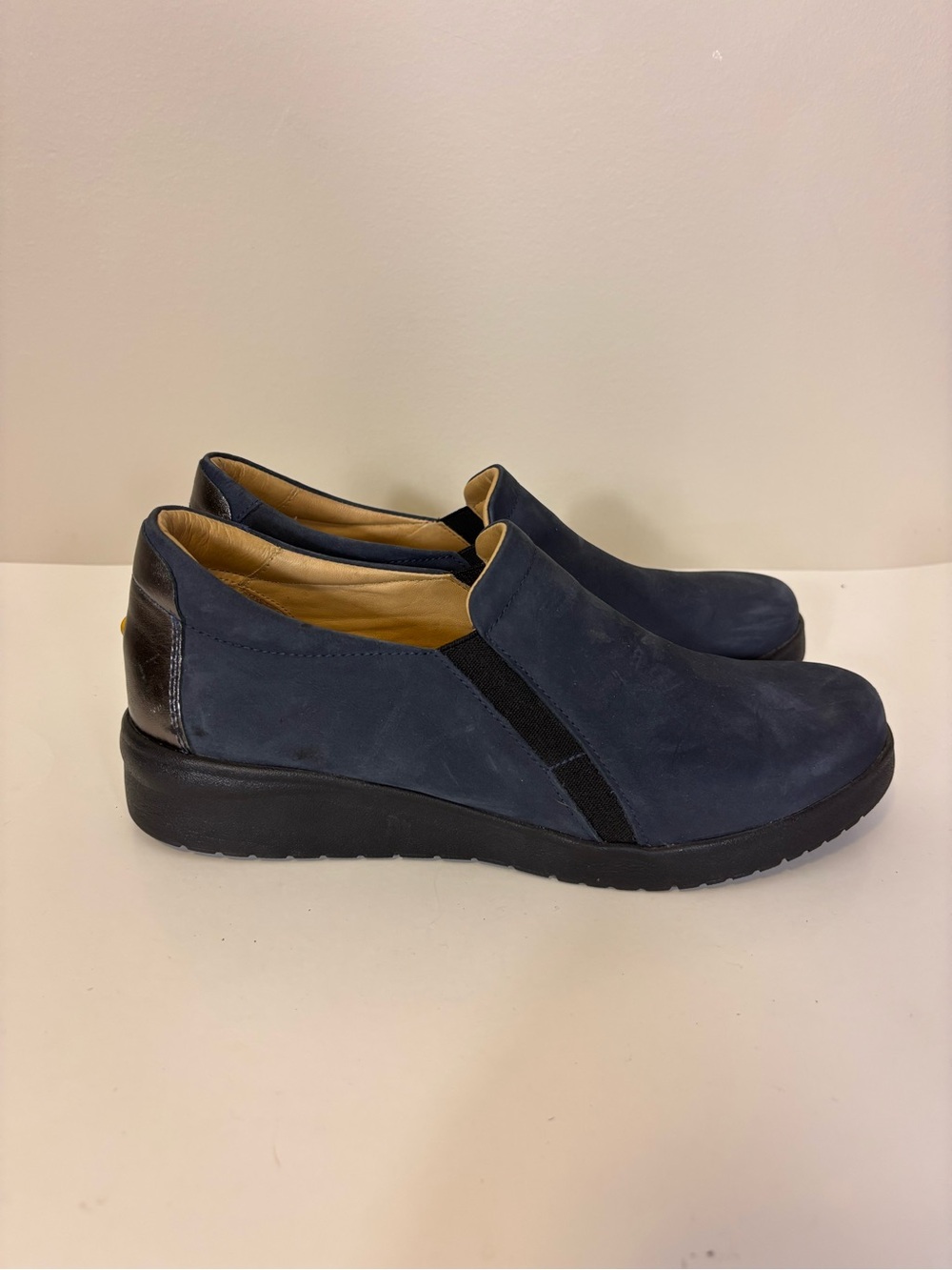 Samuel Hubbard Women's Navy Slip-On Nubuck Loafers 7.5